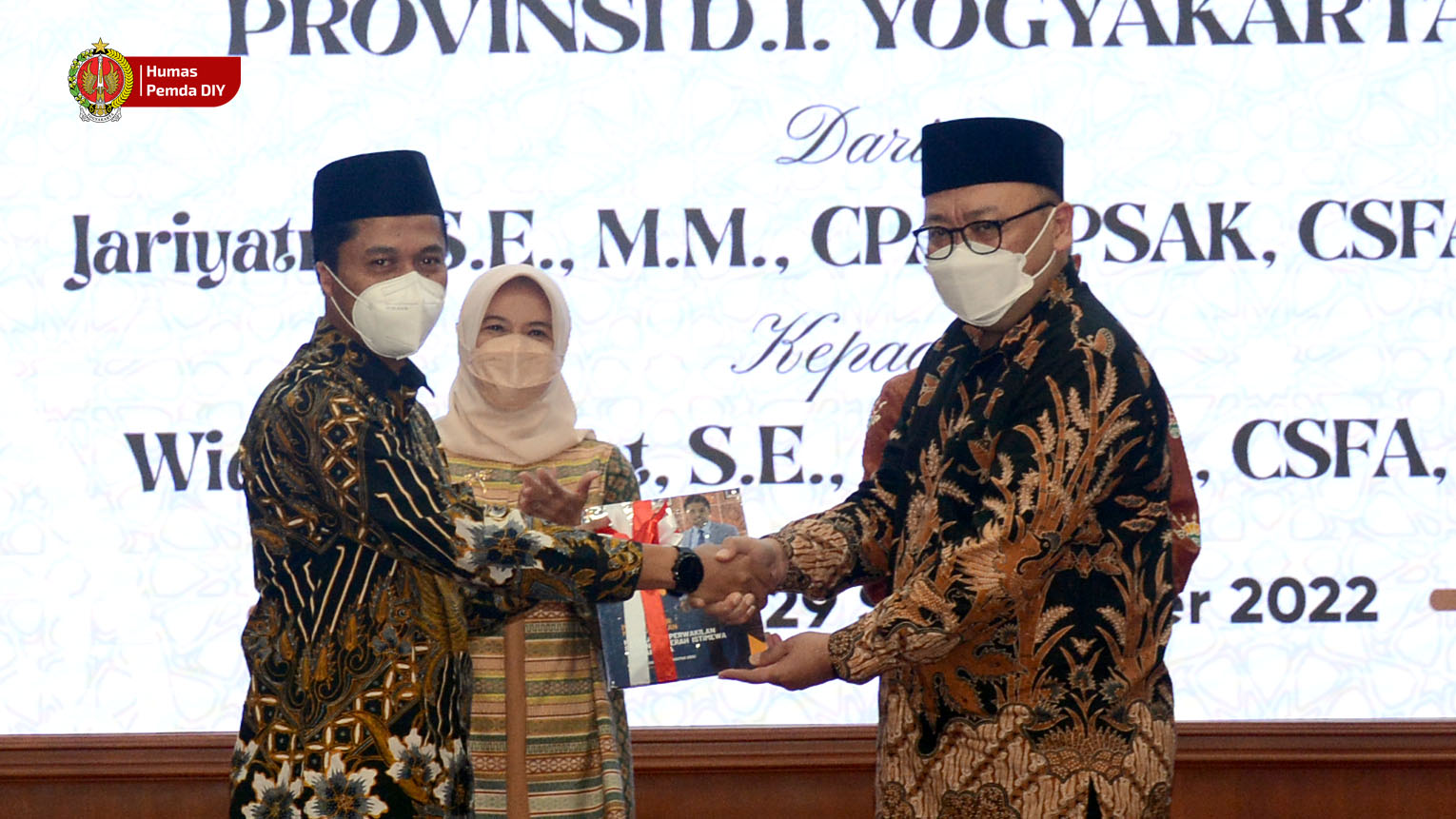 Serah terima jabatan Kepala BPK RI Perwakilan DIY dari Jariyatno ke Widi Widayat